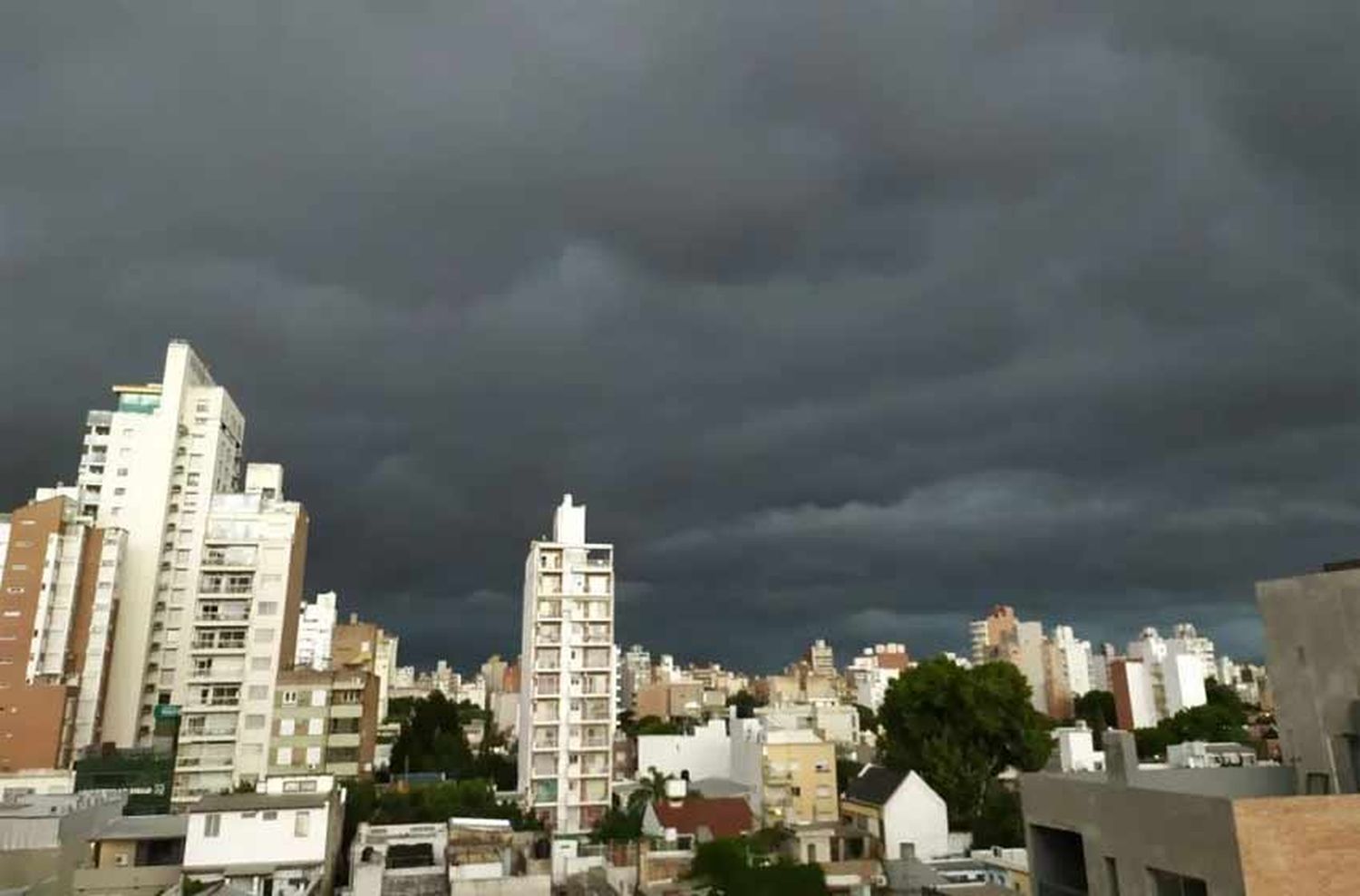 Alerta amarilla por tormentas fuertes en Rosario y la región