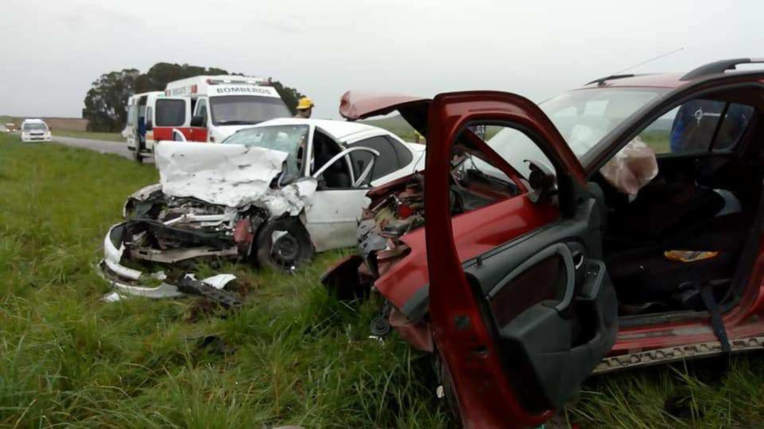 Choque frontal: Dos mujeres perdieron la vida y un hombre resultó herido