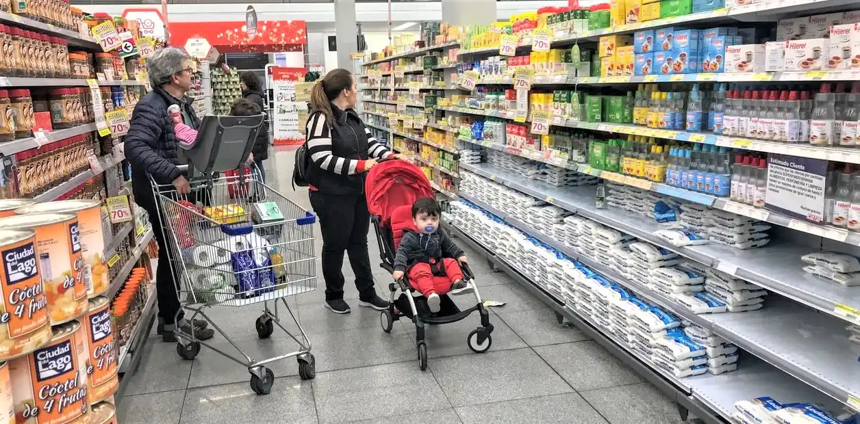 Universidad Torcuato Di Tella: A pesar del contexto económico,  sube la confianza de consumidores