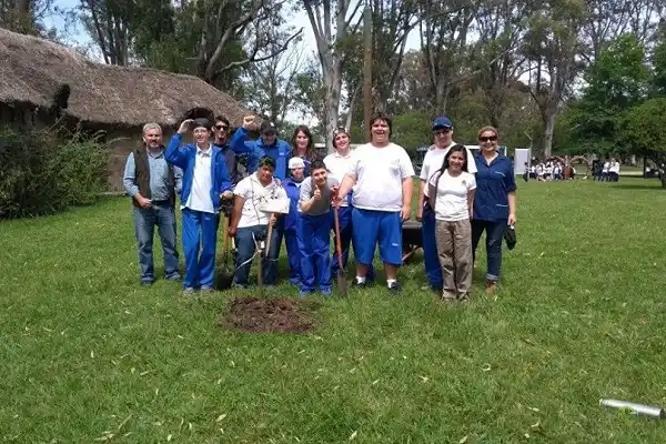 En casi cuatro meses se plantaron 66 árboles nativos en Gualeguaychú