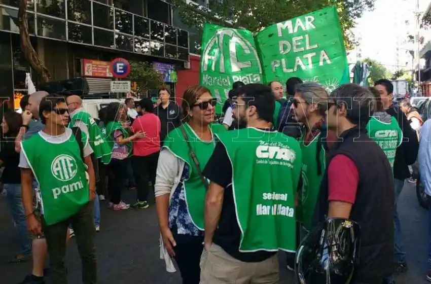 En rechazo a las "políticas de ajuste", estatales realizaron un paro