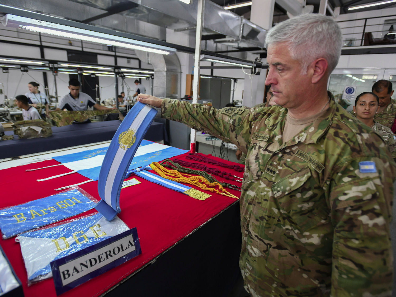 La Sastrería Militar ultima detalles de la banda presidencial