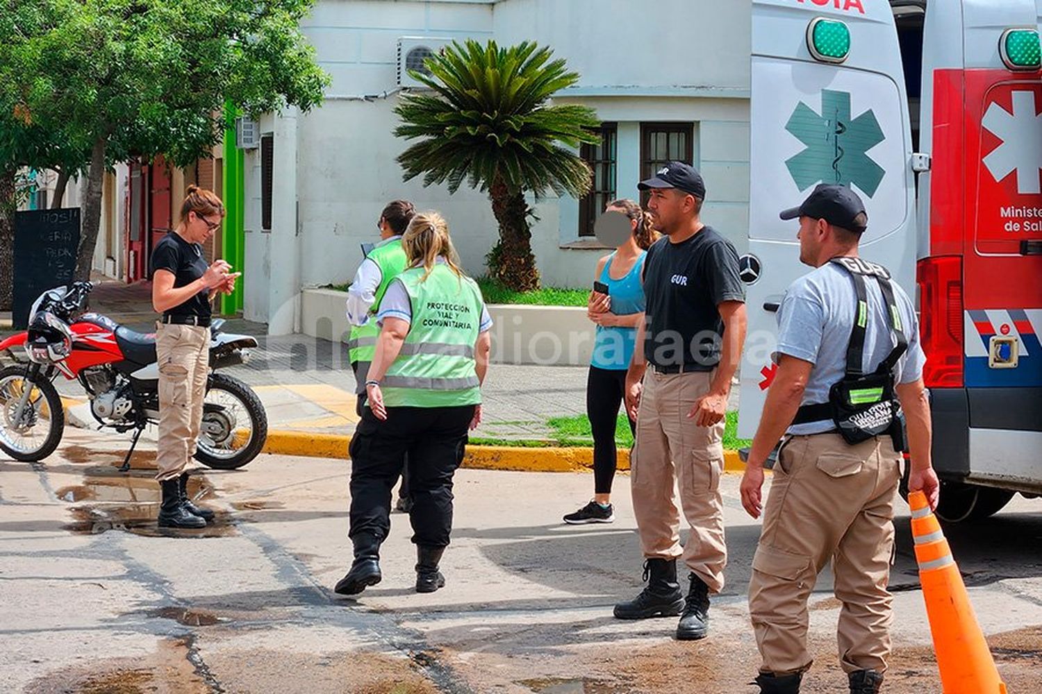 Choque en una esquina peligrosa: un joven de 20 años sufrió una grave lesión