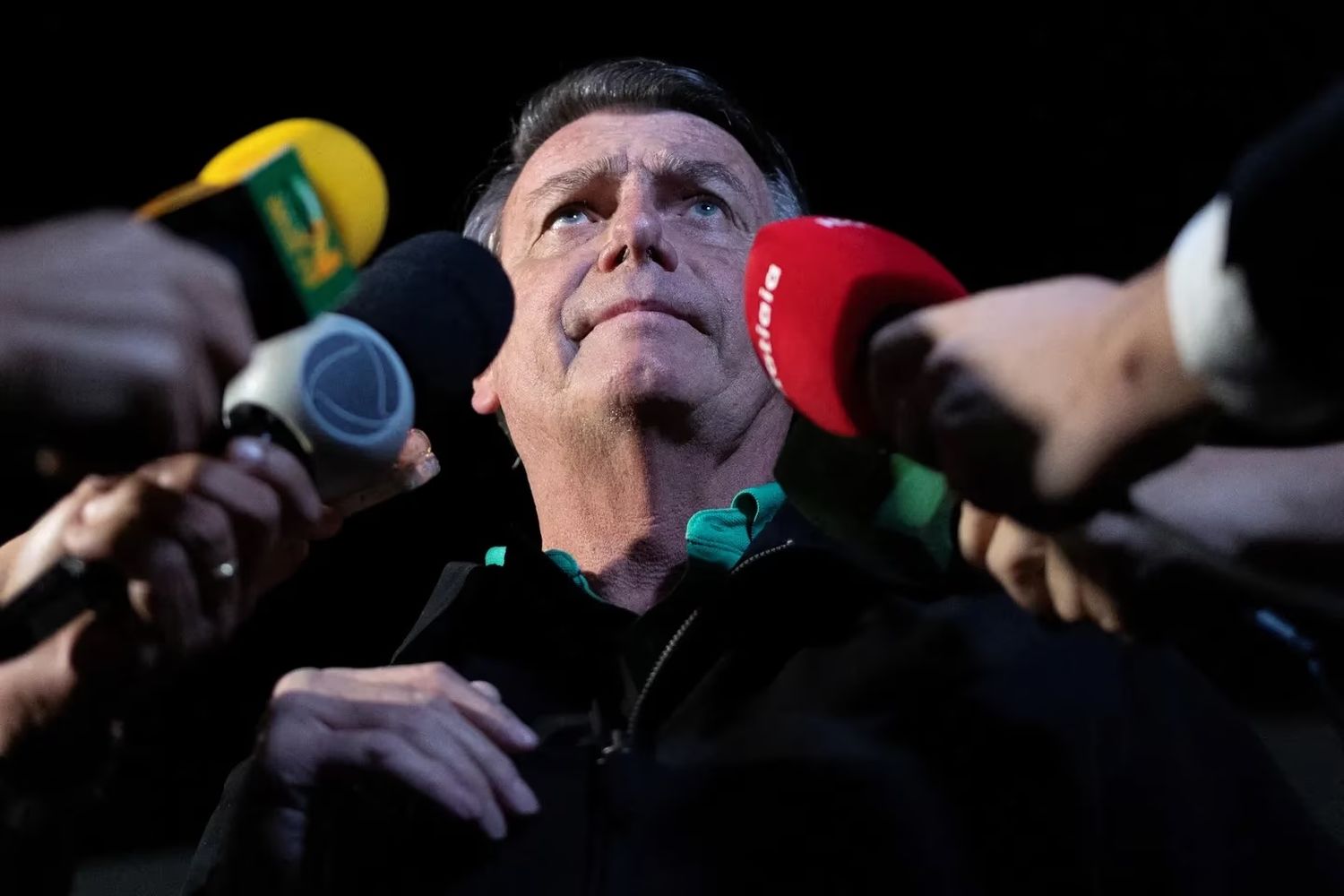 Investigan a Jair Bolsonaro por haber vendido los regalos que recibió cuando era presidente