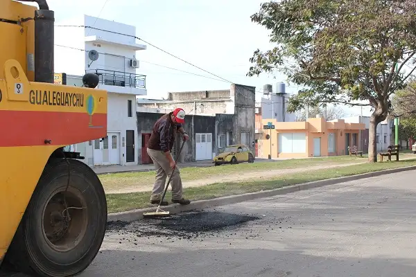 Realizan los trabajos previos para la pavimentación de Colombo
