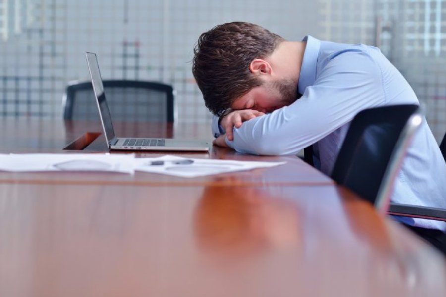 La OMS advirtió que no desconectarse del trabajo fuera del horario laboral puede afectar la salud