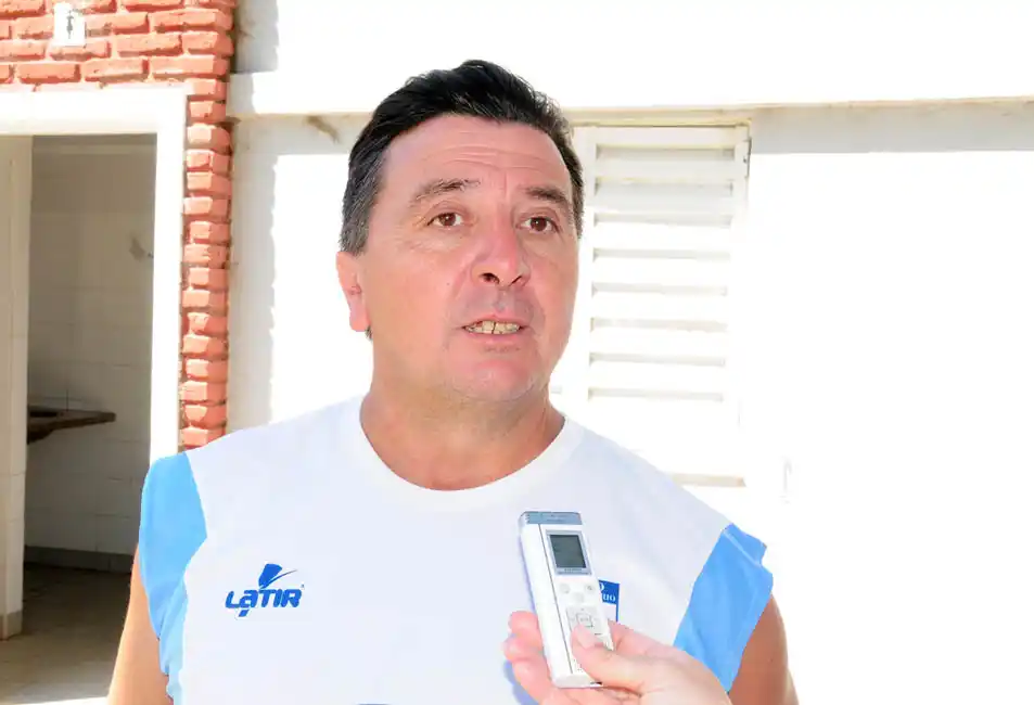 Motochorros le arrebataron la cartera a la esposa  de un conocido guía de turismo 