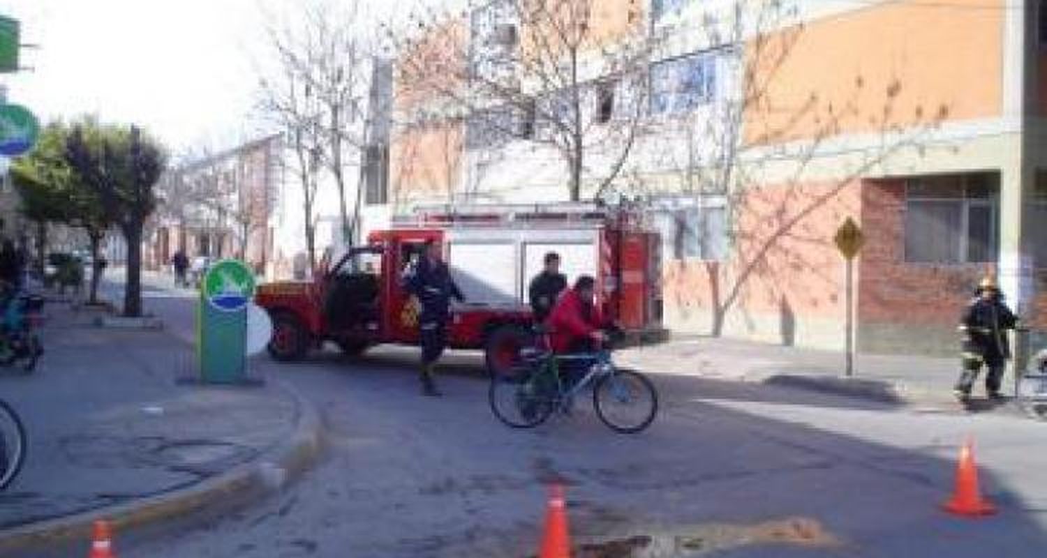 Intervienen teléfonos y solicitan una brigada de explosivos