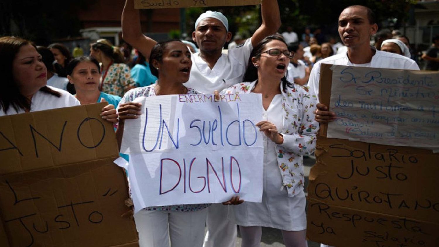 LOS VENEZOLANOS NO SE RINDEN: más de 320 protestas se registraron en abril  según el OVCS