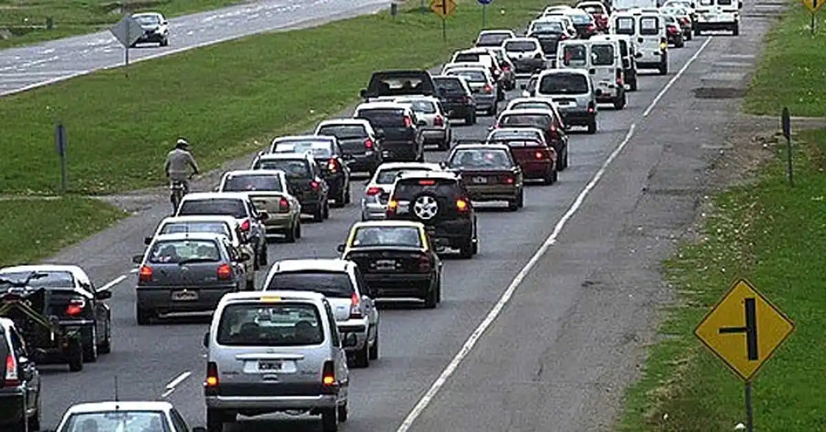 Caos vehicular en Ruta 2 ante protesta de galgueros