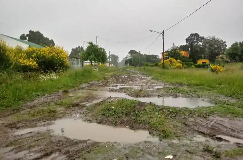 De norte a sur, la lluvia genera estragos en las calles de la ciudad