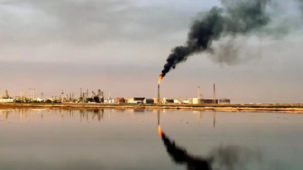 Se dispara precio del crudo por ataques israelíes a instalaciones petroleras en Irán