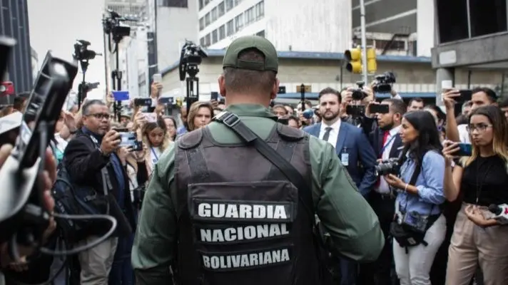 POR CUBRIR UNA NOTICIA: SNTP denuncia que un militar amenazó a una periodista con acusarla de trata de blanca