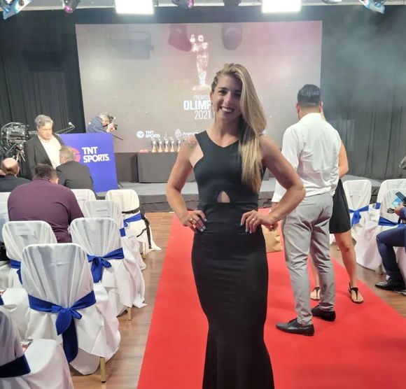 Brenda Rojas estuvo en la ceremonia de los premios Olimpia, donde fue ternada en canotaje
