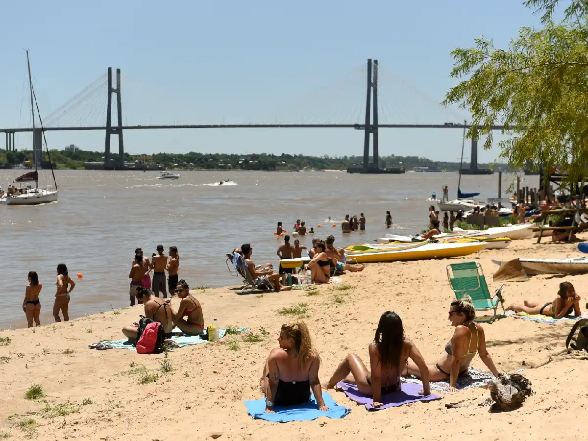 La isla La Invernada, frente a Rosario, se posiciona este verano como destino de escapadas
