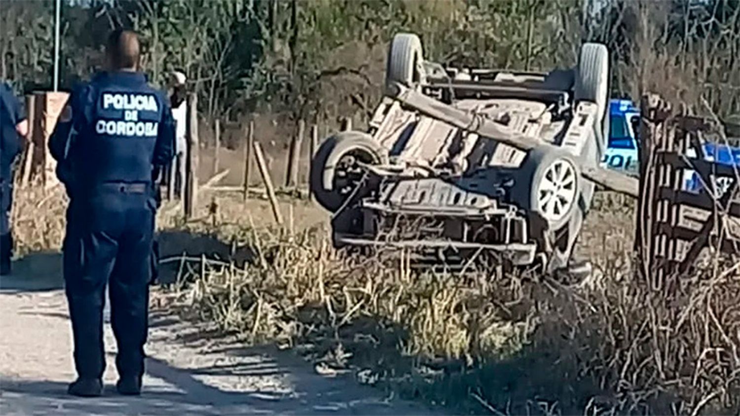 Una nena de 12 años le sacó el auto al padre, chocó un poste y murió