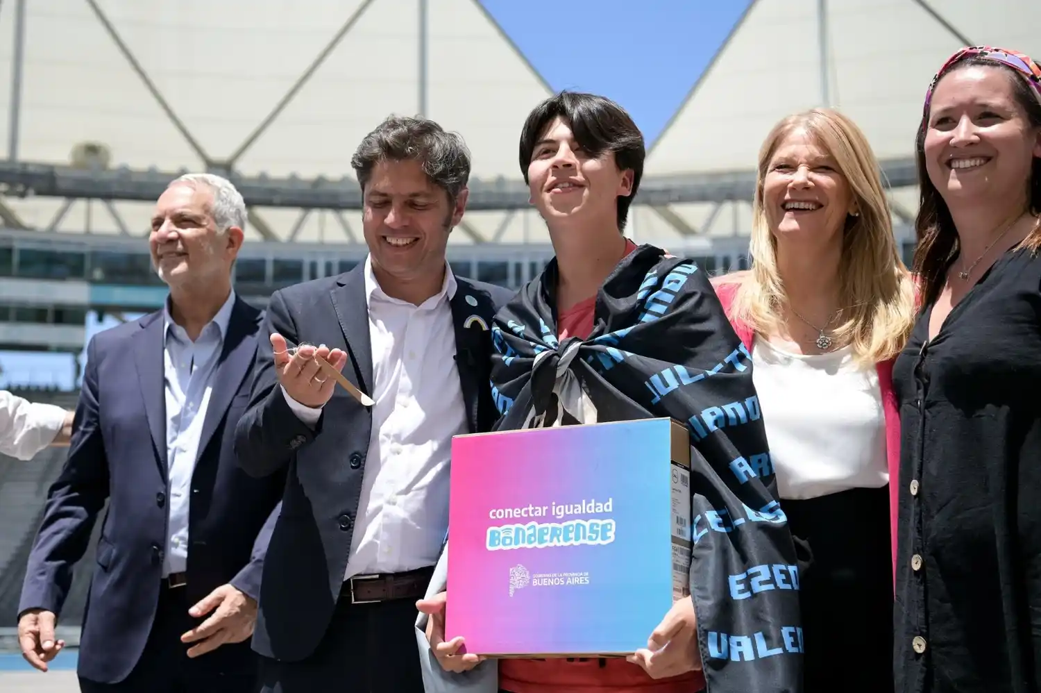 Alak junto a Kicillof y Magario en el acto en el Estadio Único.