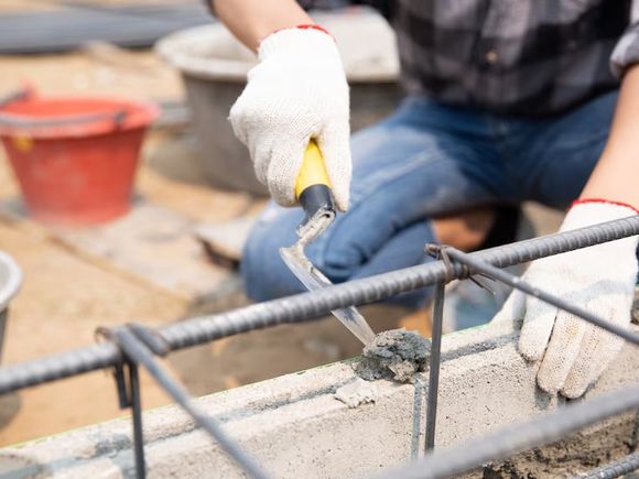 La actividad económica creció 0,3% en agosto y ya acumuló 5,2% en el año, pese a la caída en comercio e industria