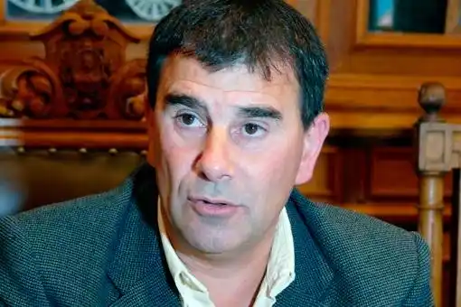 Azul: El Intendente Bertellys aseguró que ya no se siente del FPV