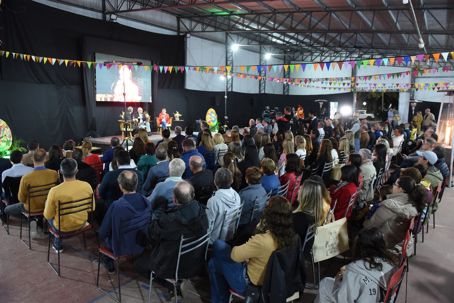 Crespo anunció la cartelera de la 31ª edición de la Fiesta Nacional de la Avicultura