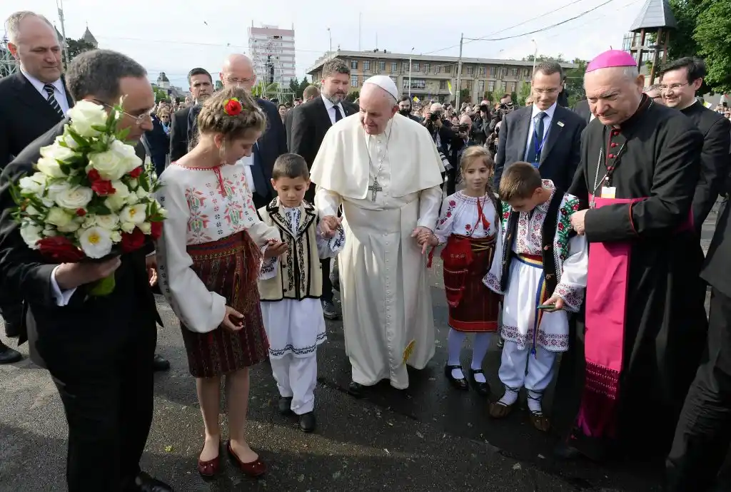 El Papa elogió la diversidad de la Rumania multiétnica 