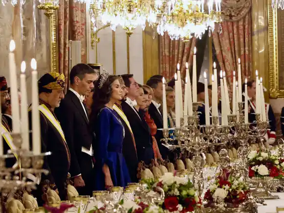 POMPA en la cena de gala de los reyes de España para el sultán de Omán: Letizia deslumbró con el joyero real