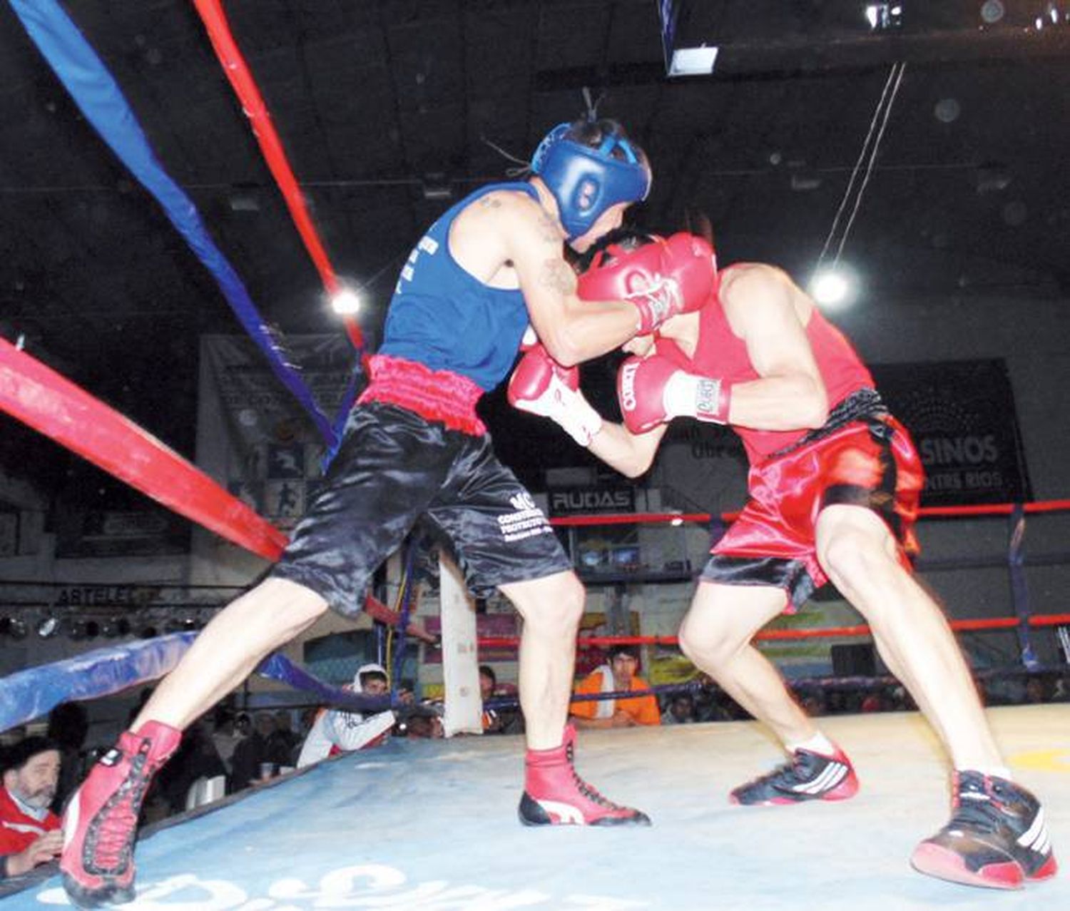 Noche de Boxeo en el  aniversario del Club Juventud Unida de Benito Legerén