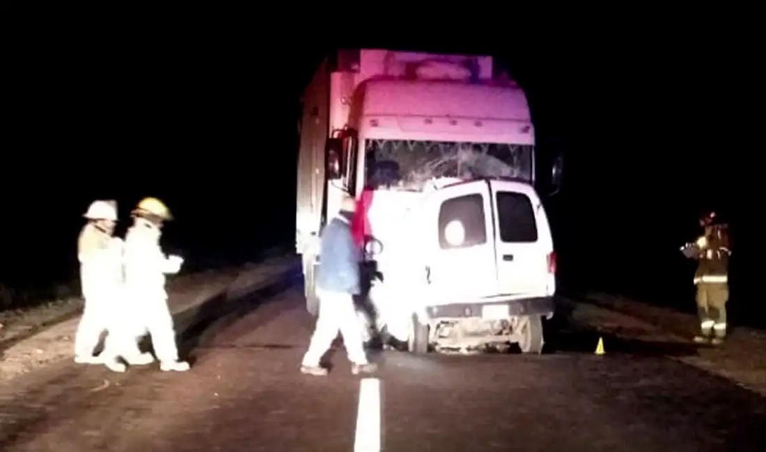 Murió un automovilista al chocar de frente con un camión en Ruta 11
