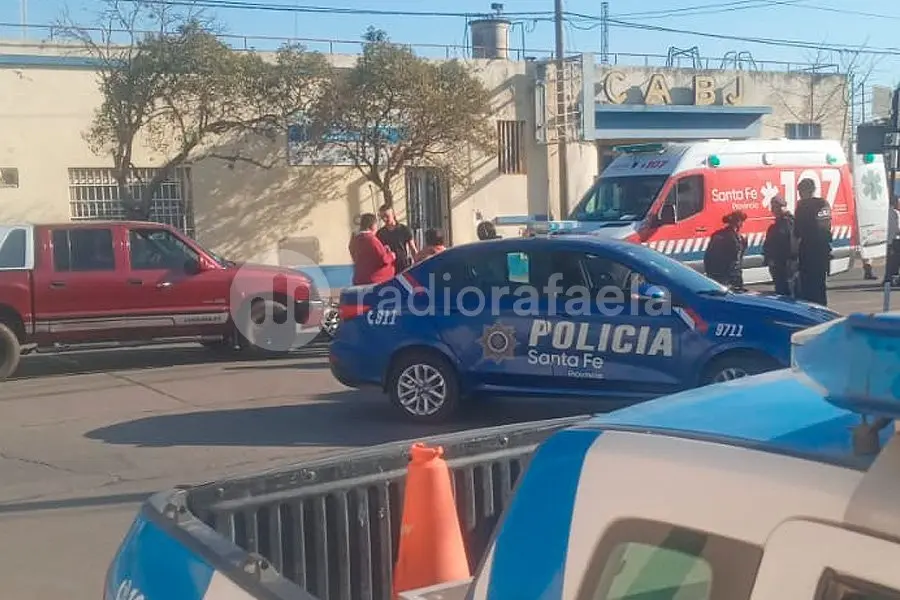 Fuerte accidente terminó con una joven de 19 años con quebradura expuesta