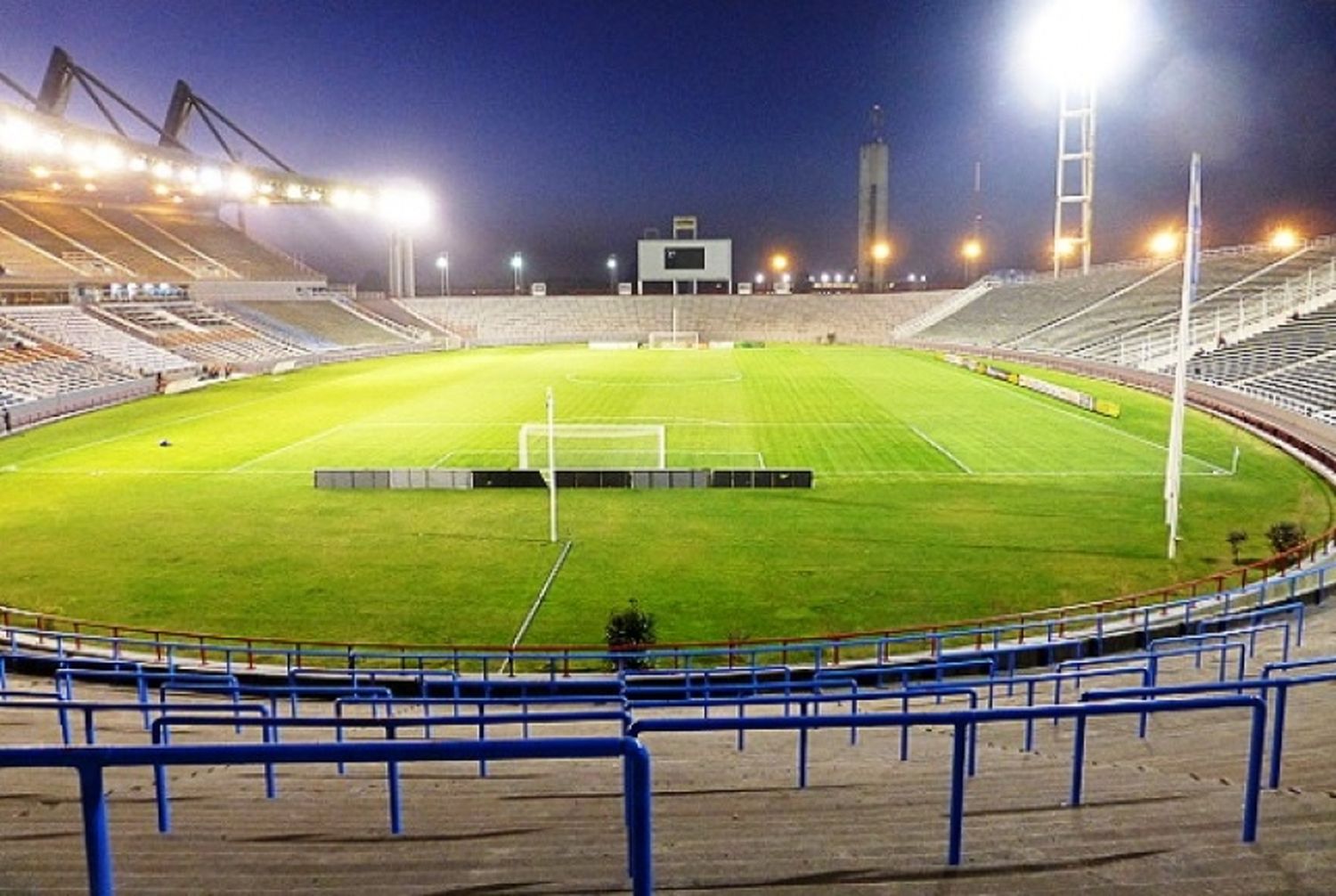 Un proyecto de ordenanza de la Coalición Cívica faculta al Emder a firmar convenios con instituciones públicas y privadas para la colocación de publicidad, el uso de derechos de nombre de los escenarios y la cesión de los estadios para la realización de eventos.