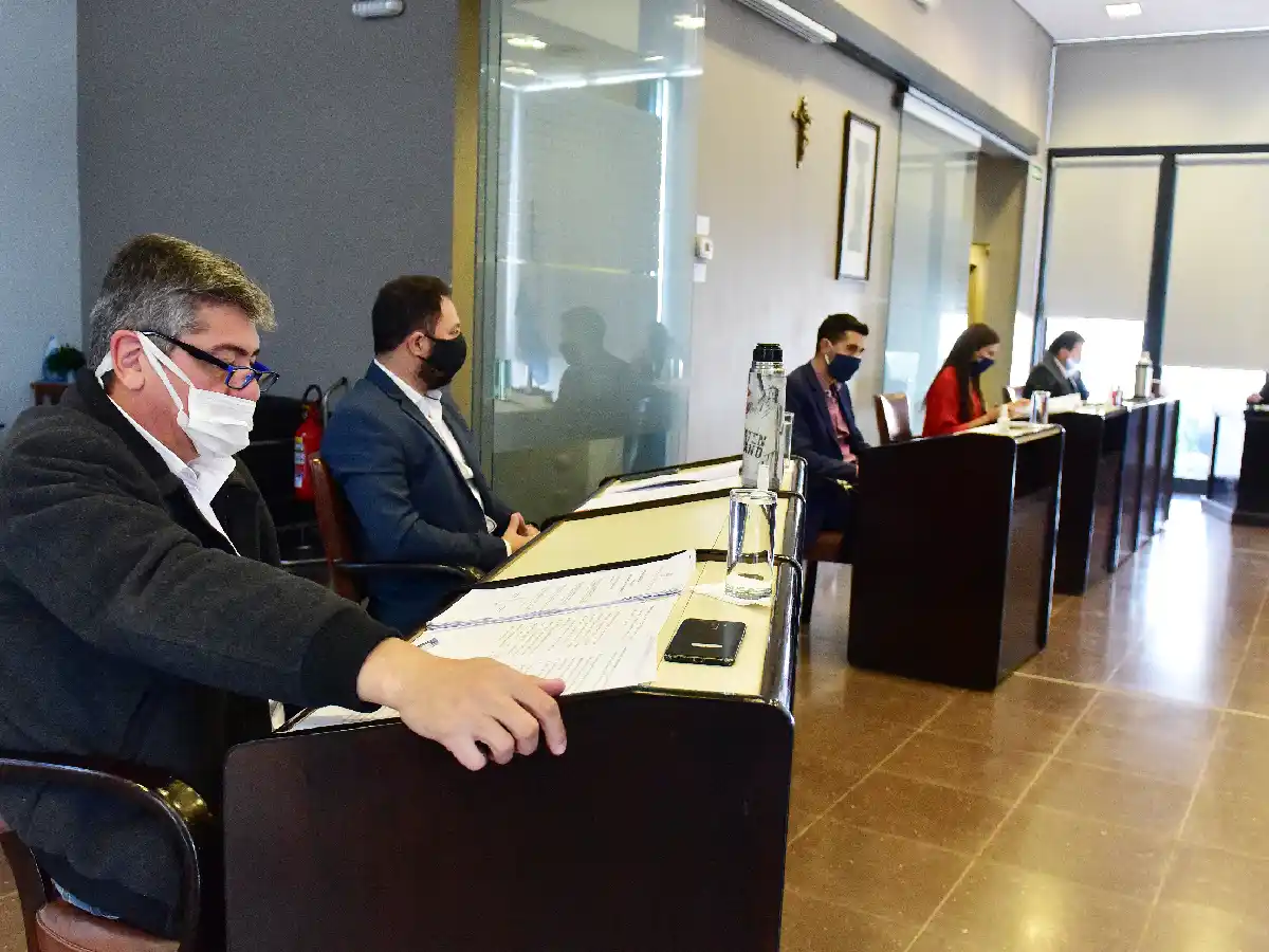 La oposición apoya, con algunos reproches, las medidas del municipio