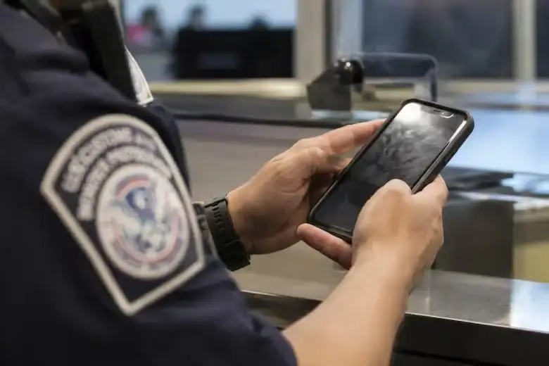 revisar el gobierno de EE.UU. en tu celular - 1