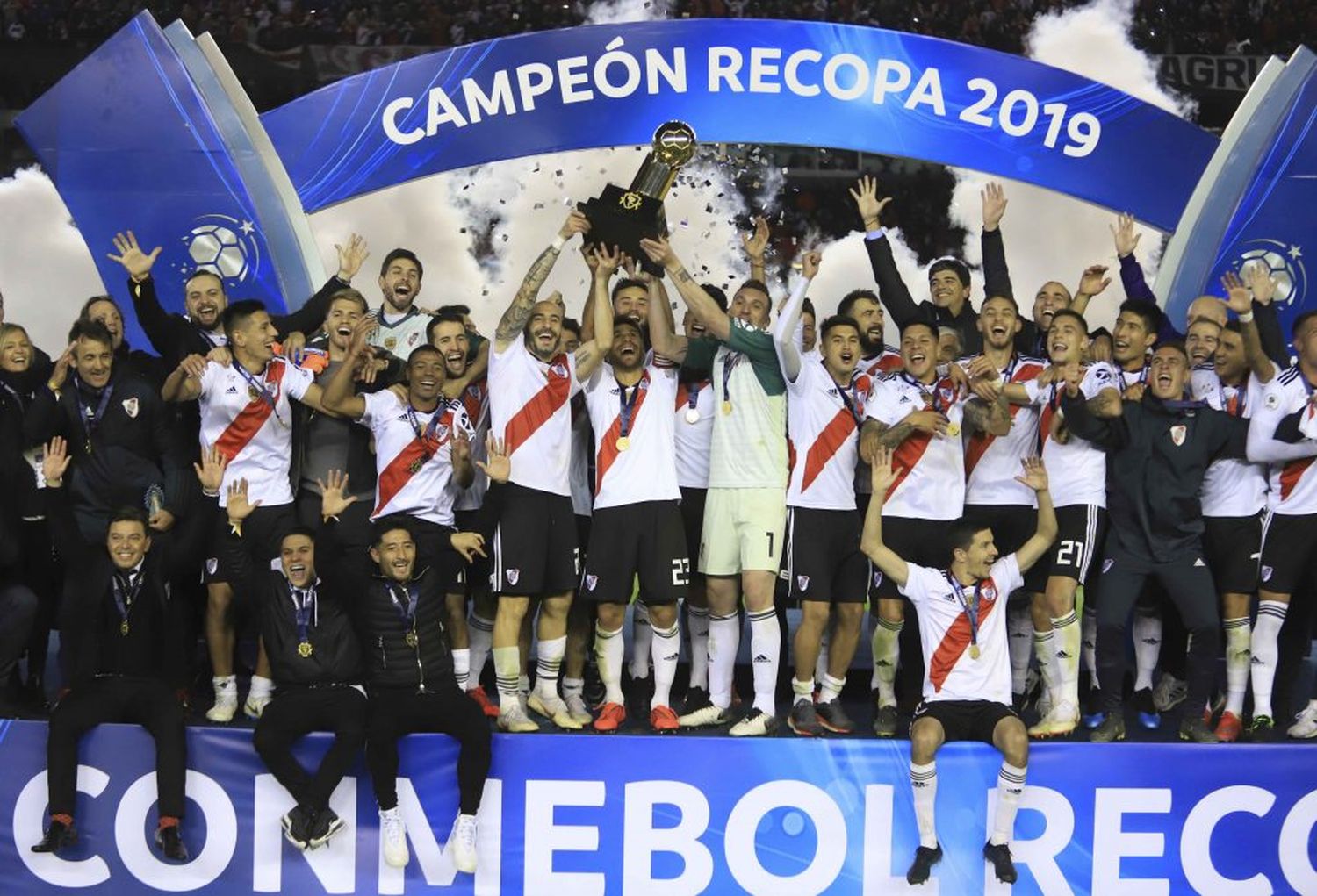 River sacó a relucir su mística y  volvió a festejar un título internacional