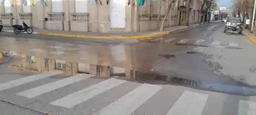 Mitre y Ayacucho, una zona desde donde reportan agua con olores nauseabundos.