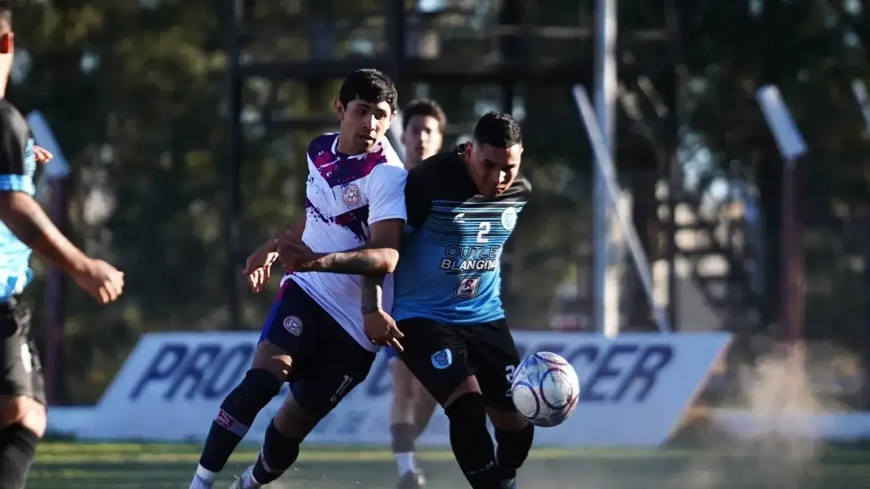 Proyecto Crecer sumó un punto en un partido cambiante, aunque el empate sobre la hora dejó sabor amargo. Foto: Manuel Ruíz.