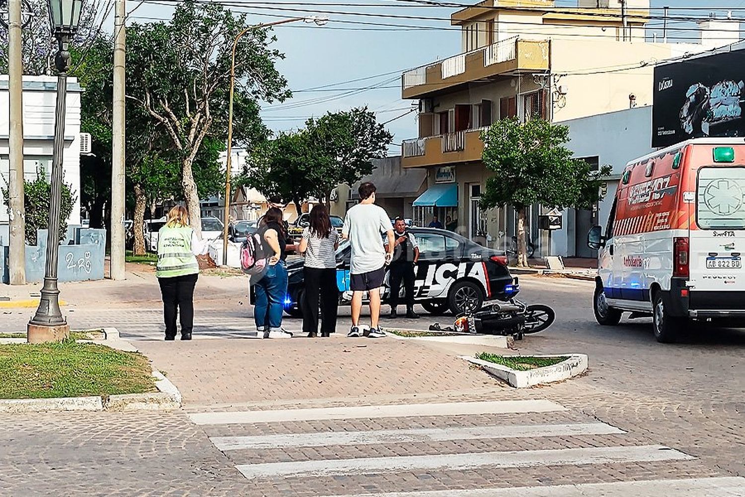 Fuerte accidente en Bv. Yrigoyen: una mujer tuvo que ser trasladada al Hospital de Rafaela