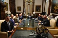 Tras la derrota en la provincia, Milei y Caputo se reunieron con el presidente del BID