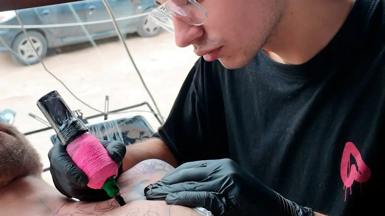 A pocos metros del mar, los tatuadores de diferentes países dijeron presentes