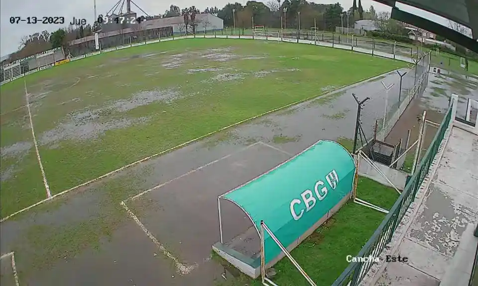 Este es el estado que presentaba la cancha de Centro Bancario tras las últimas precipitaciones que se abatieron sobre Gualeguay.