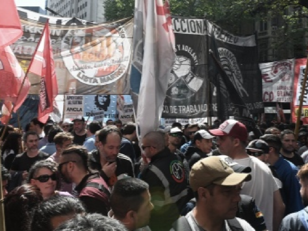 Se realiza en Trabajo una reunión clave en el marco del conflicto en la industria del neumático