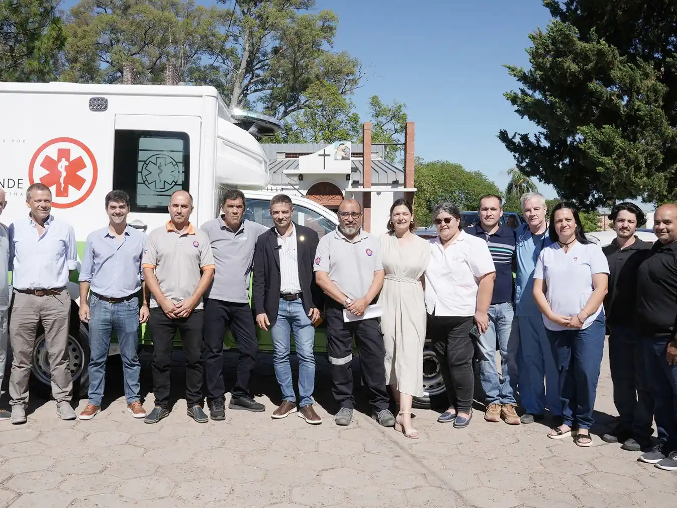 El gobierno otorgó una ambulancia de mediana complejidad en La Paz