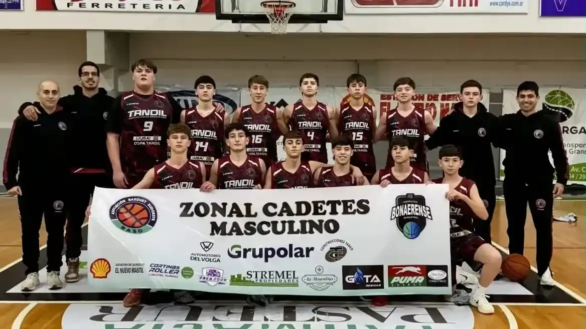Tandil cayó por un doble en el debut. (Fotos gentileza de @basquetsudoeste).
