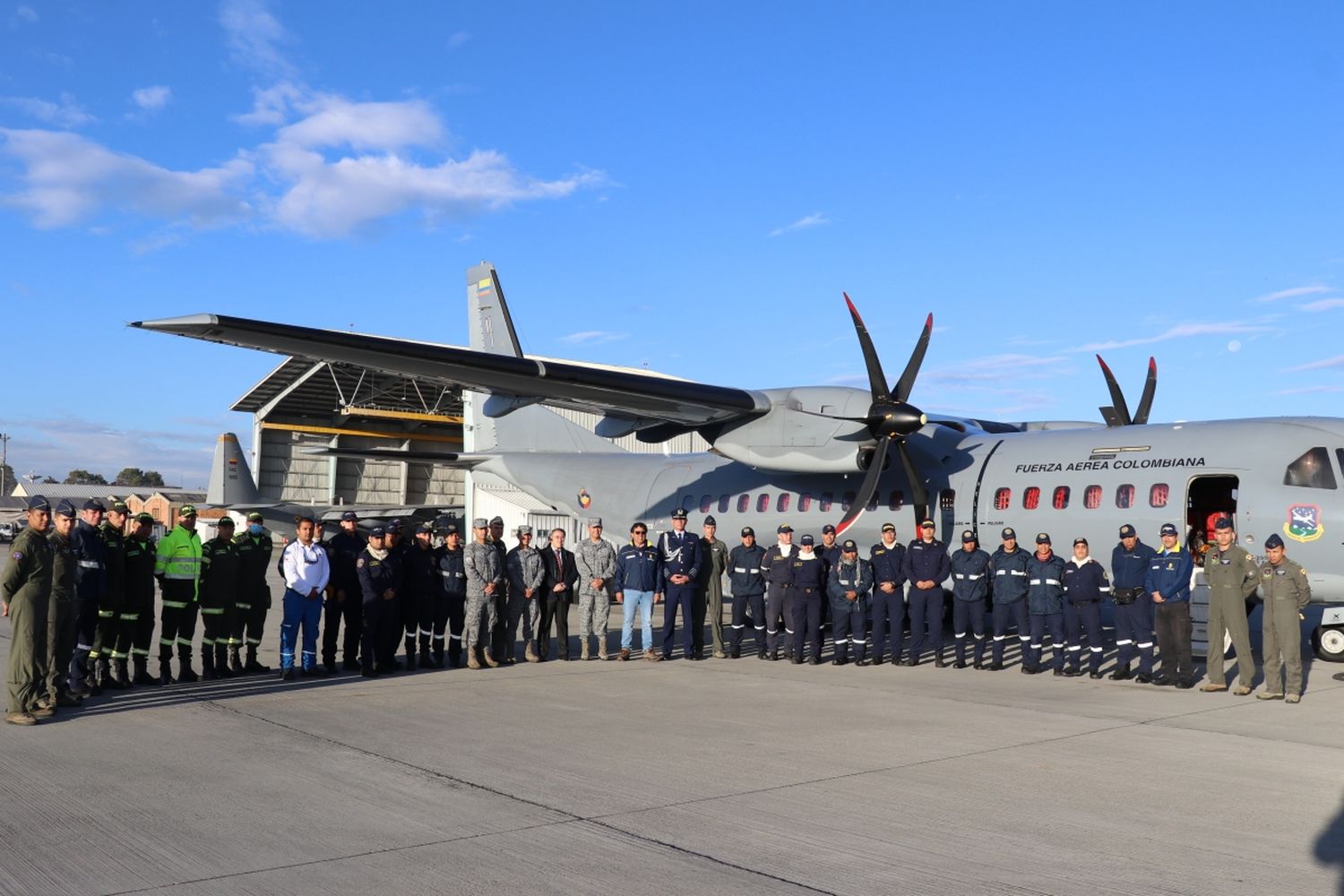 Colombia envió un C-295 a Chile con apoyo para la lucha contra el fuego