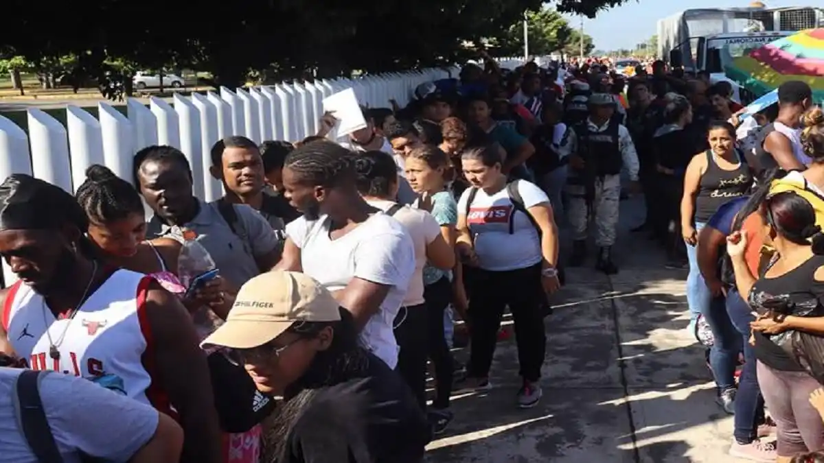 MIGRANTES venezolanos prefieren entregarse en México que seguir en caravana a EE.UU.