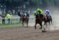 Hipódromo: Las fotos y la crónica de la jornada del 158avo aniversario, con 10 carreras vibrantes
