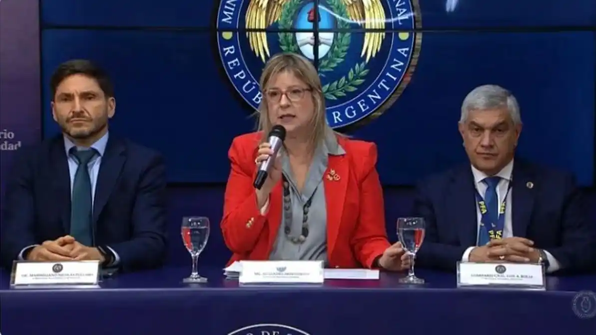 Conferencia de prensa entre la Ministra Monteoliva y Maximiliano Pullaro