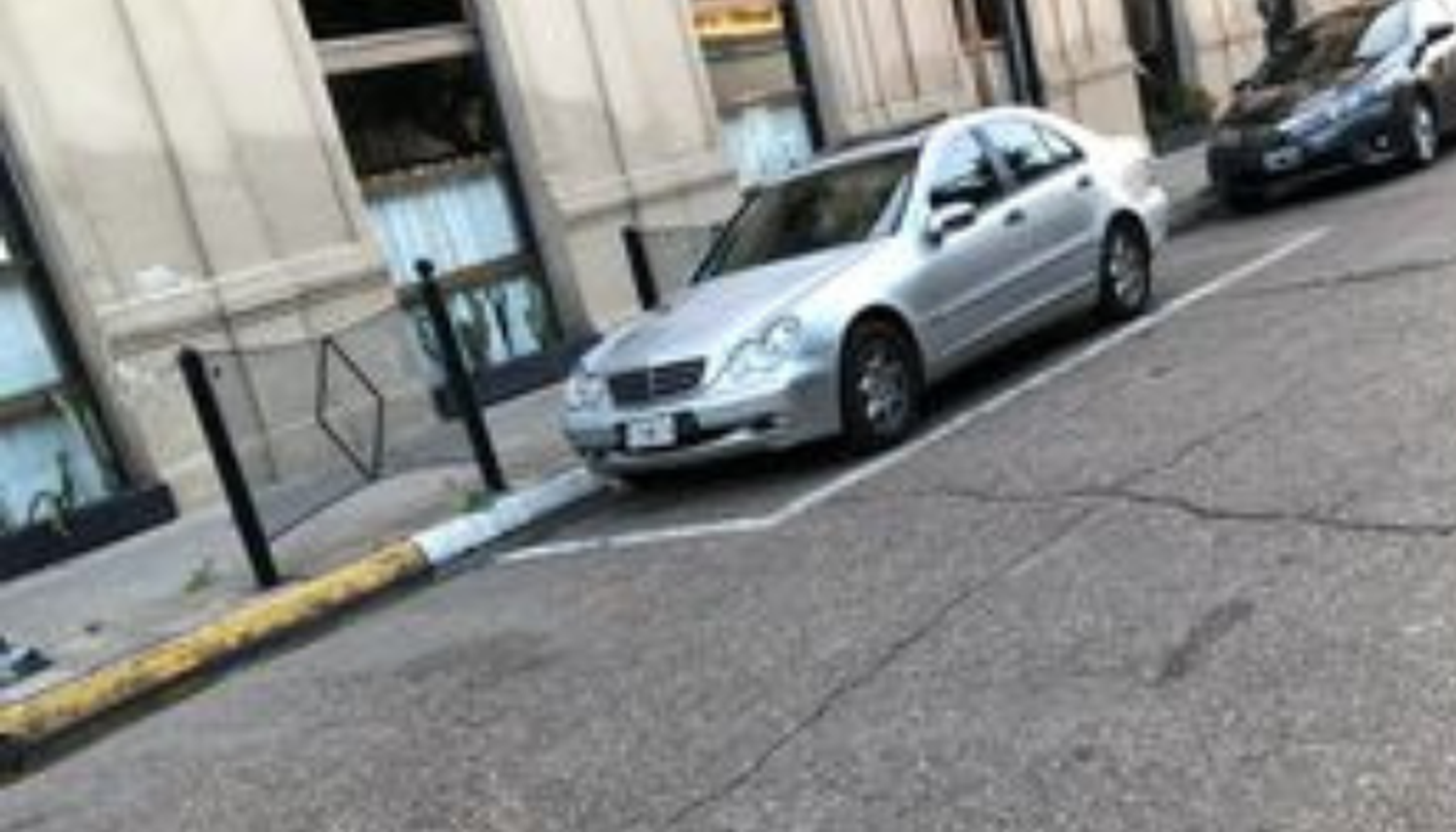 ¿Por qué estacionan en cualquier lado?