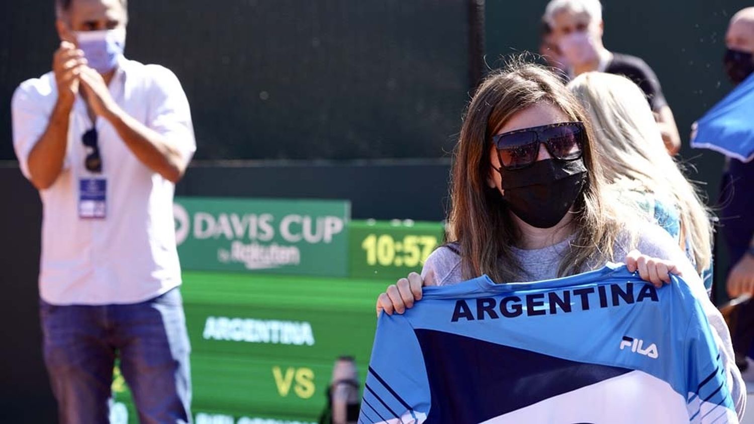 Copa Davis: el equipo argentino rindió homenaje a Diego Maradona