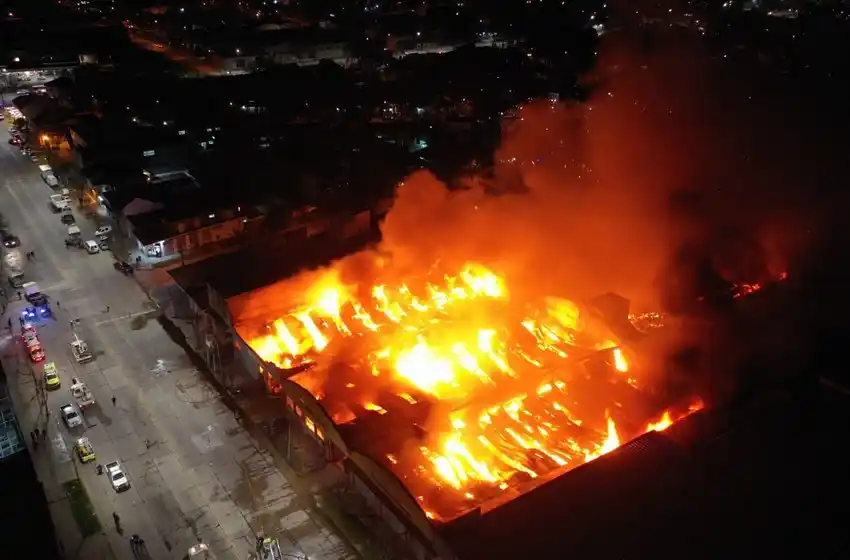 Incendio en Juan B. Justo: el fuego fue controlado, pero el operativo sigue