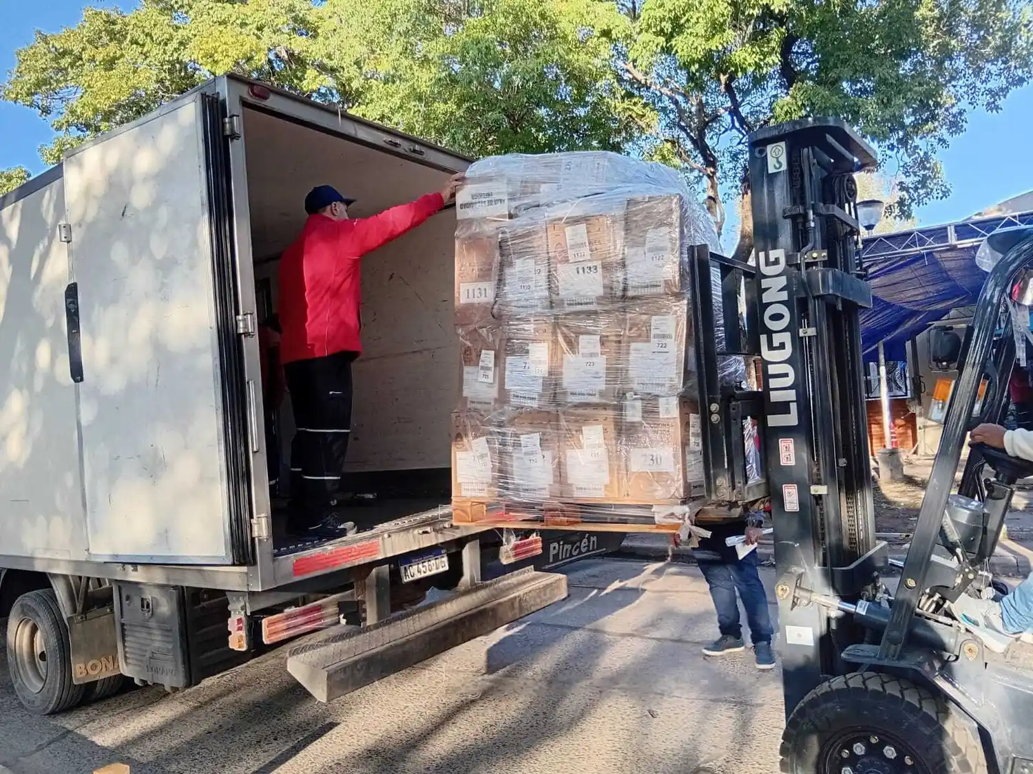 29J: comenzó el operativo para el despliegue de urnas en las escuelas